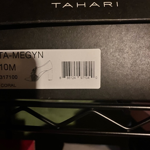 Tahari-Megyn shoe Coral colored size 10 - Picture 3 of 9
